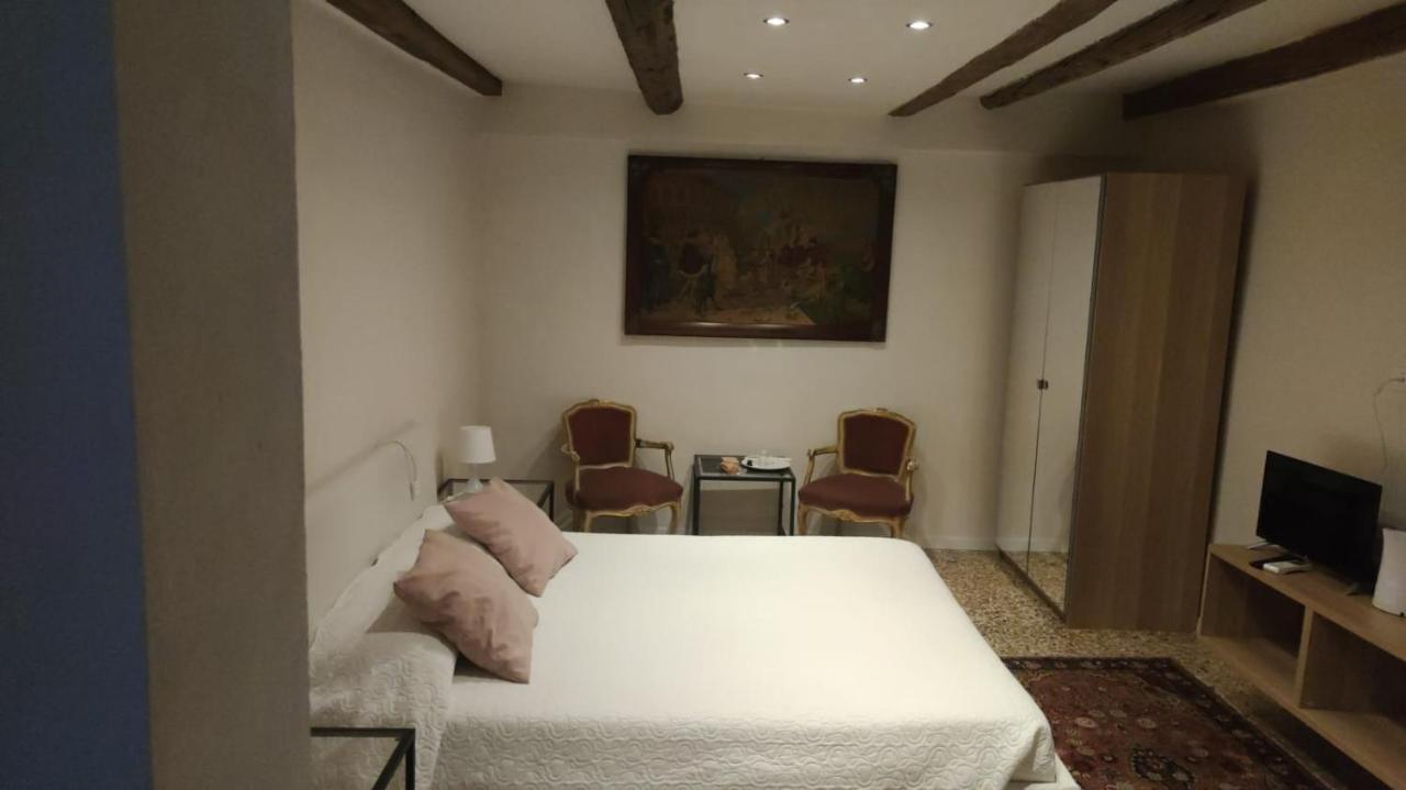 Castello Pensión 3*